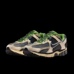 Nike Air Zoom Vomero 5 Running Mens Size 10.5 Pale Ivory Chlorophyll